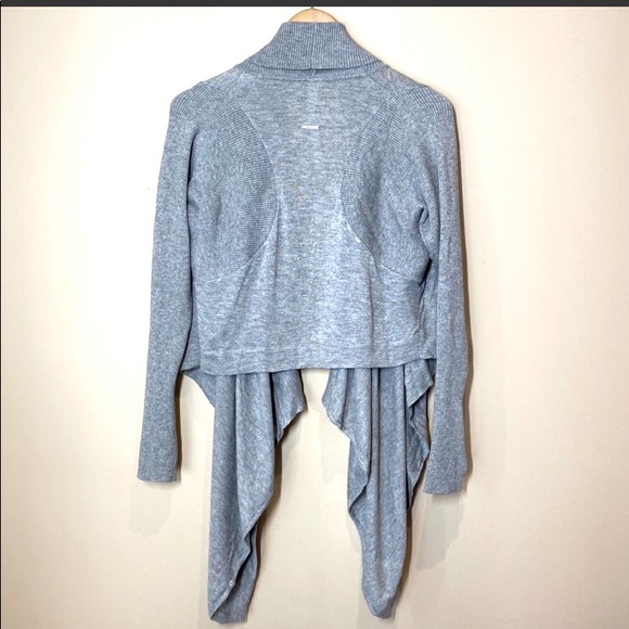 Lululemon Zen Wrap in Grey size 4 - Picture 3 of 7